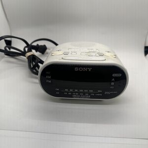 Sony Dream Machine ICF-C318 Auto Setting AM/FM Dual White Clock Radio.